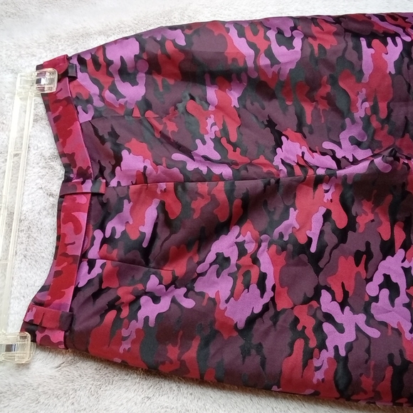 h:ours Joggers Camouflage Pink Red black. Size Medium. - Picture 13 of 14